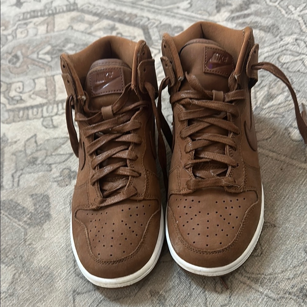 Nike Dunk High-Top Sneakers - Picture 3 of 3